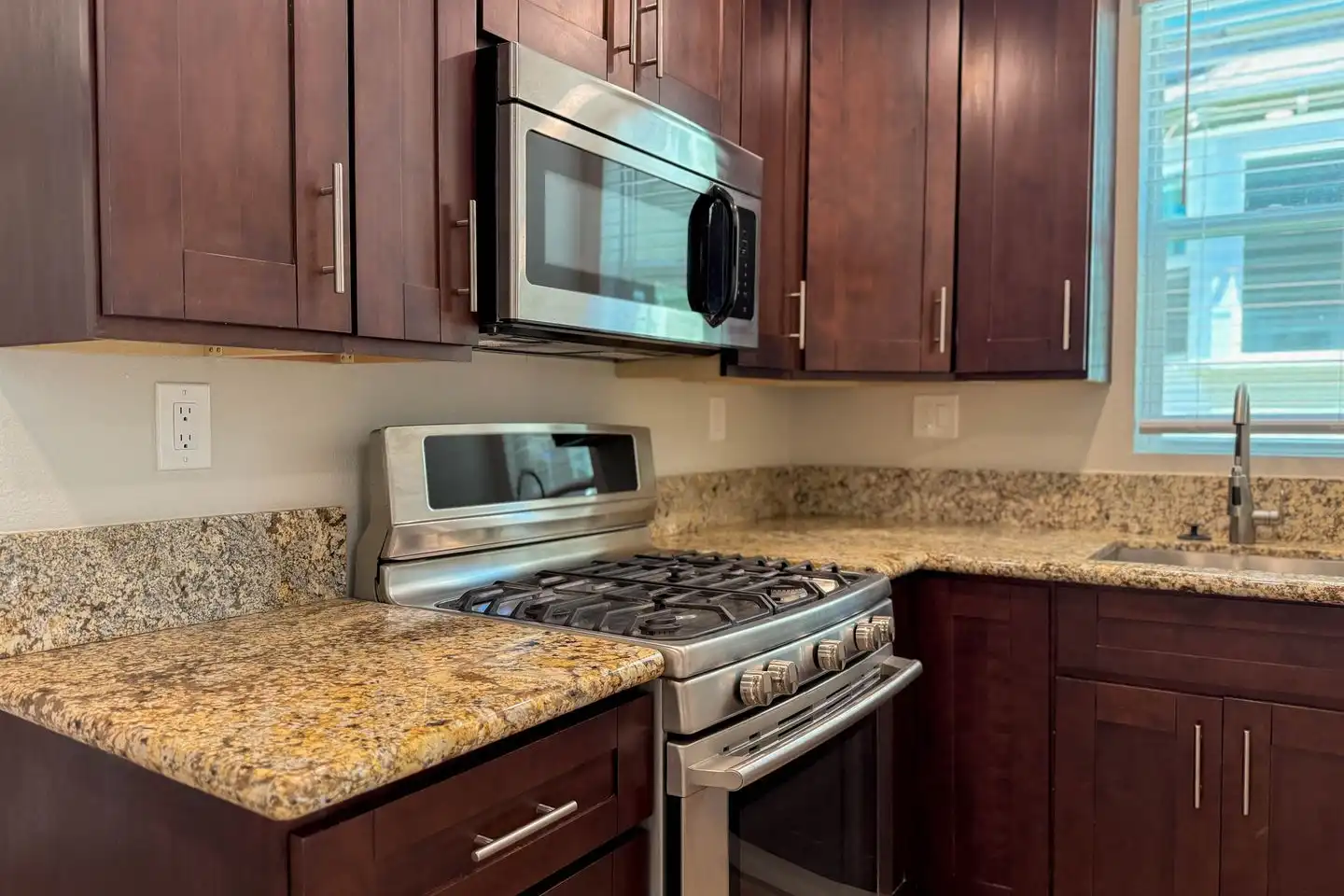 3560 Fourth Ave unit 3568 - 1 photo 2