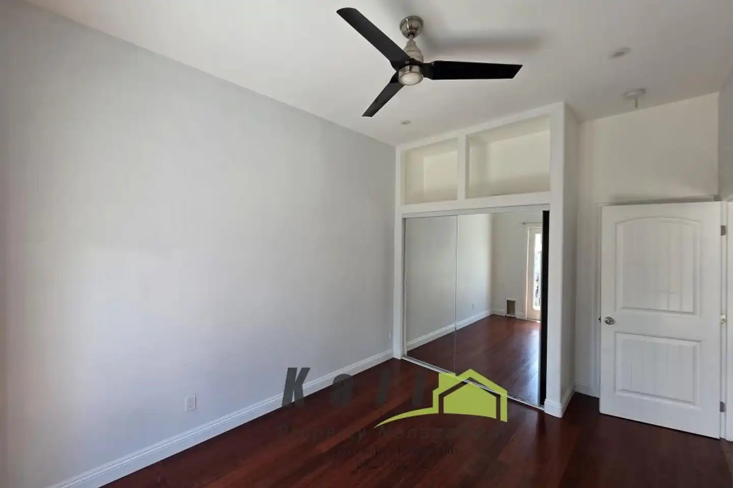 536 Davidson St photo 3