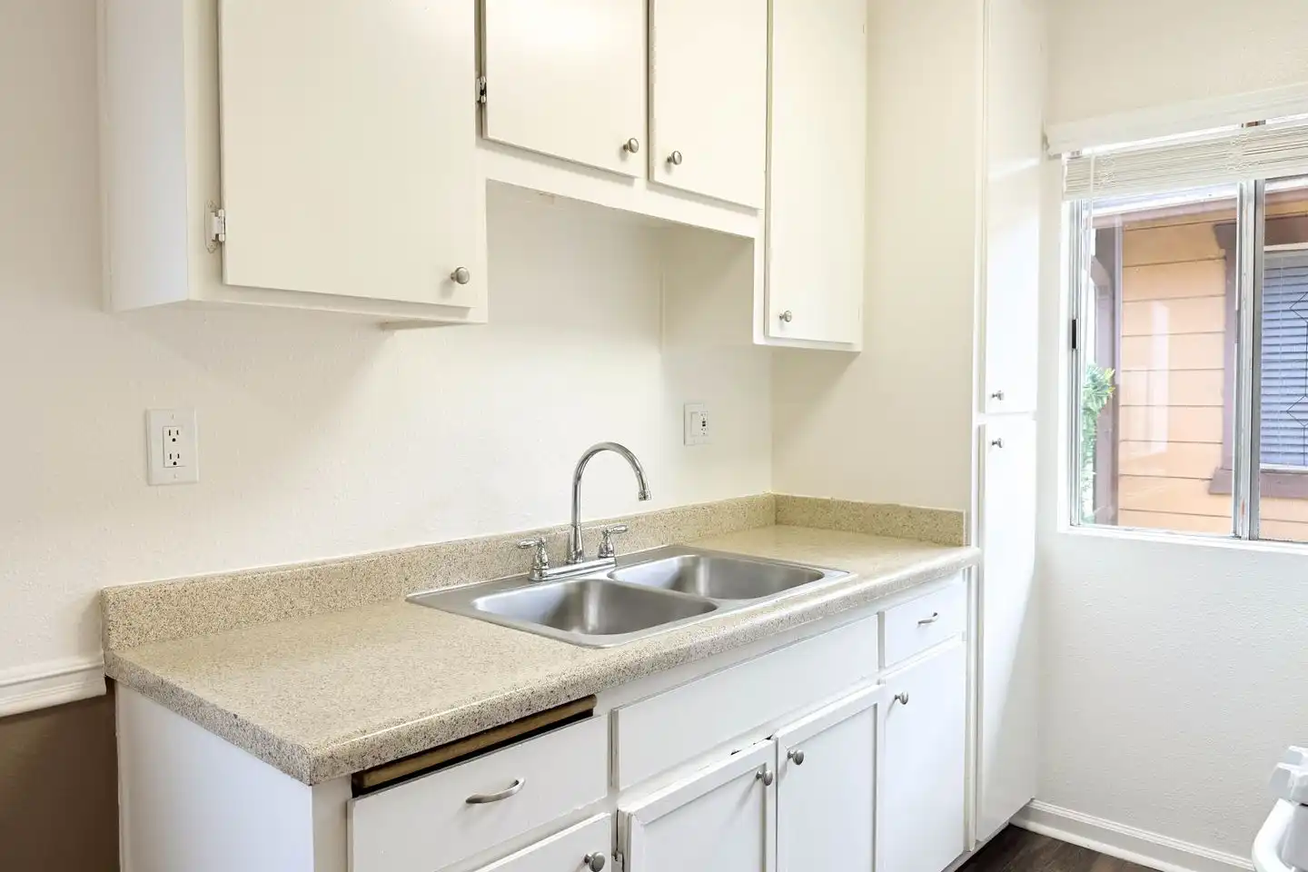 Imperial Terrace Apartments photo 2