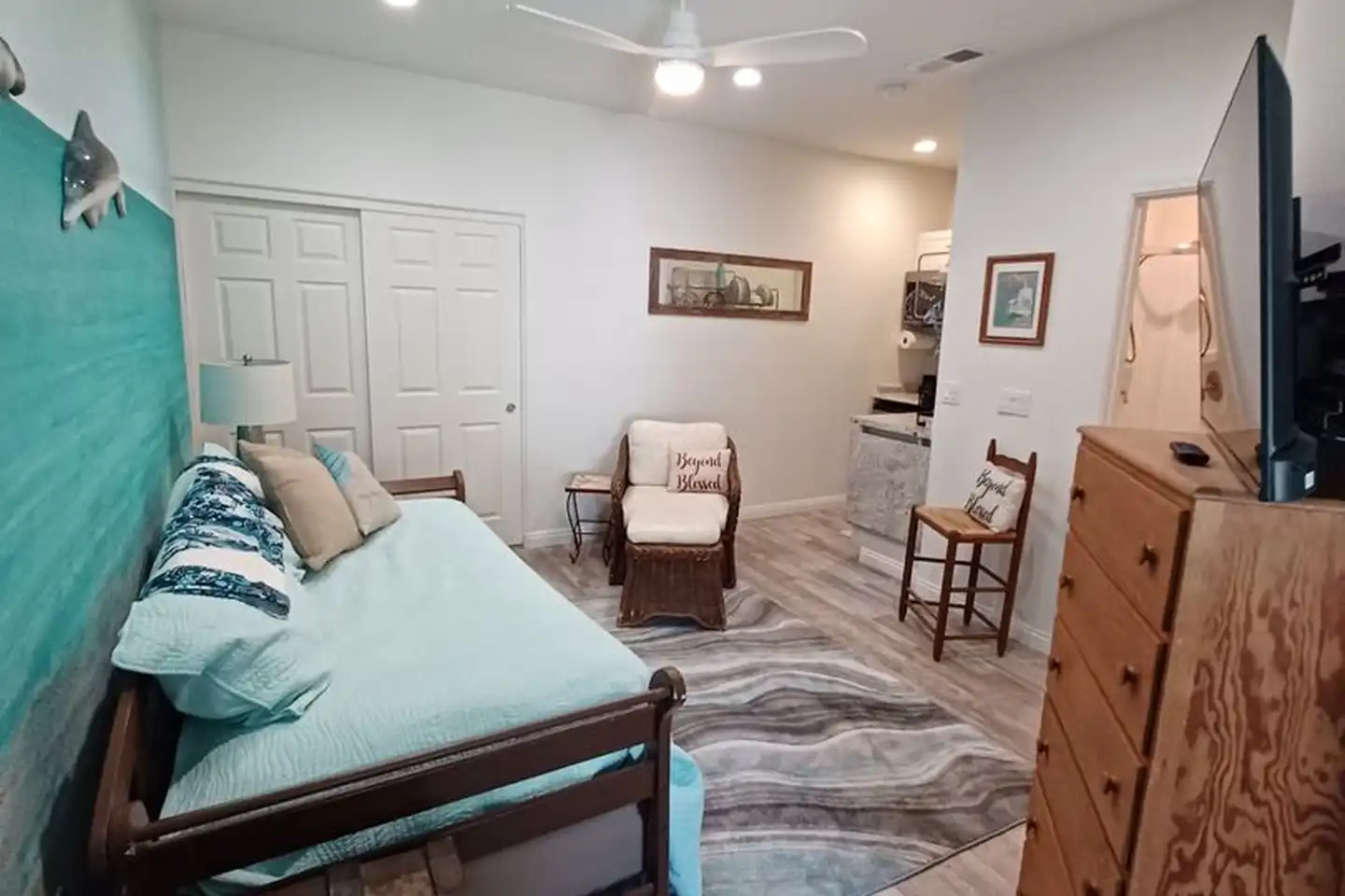 1947 Ivy Rd Oceanside, CA 92054 photo 2
