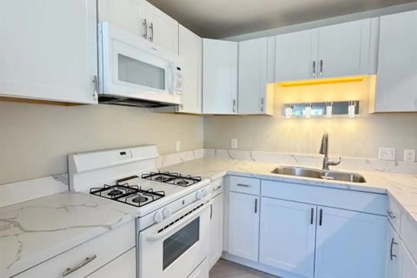2115 Wightman St photo 5