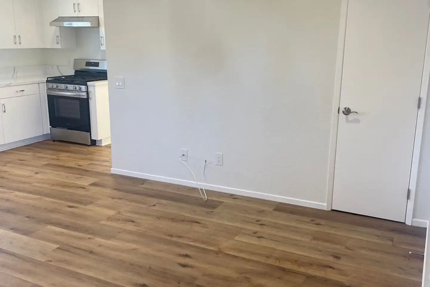 1 beds  1.0 baths (850 sqft) photo 4