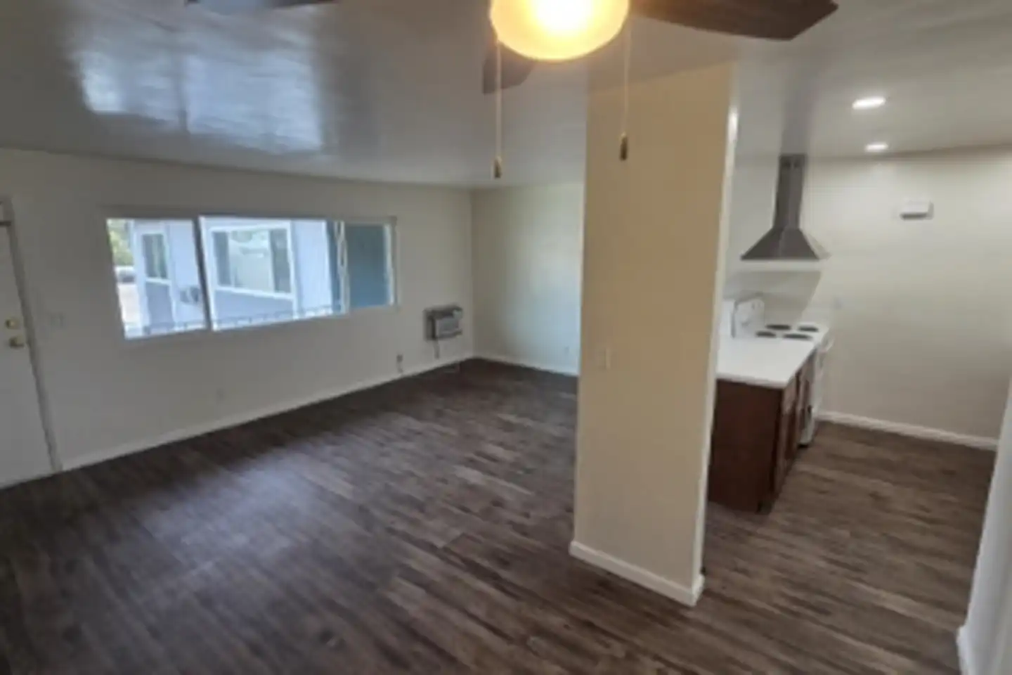 1304 Roxanne Dr photo 3