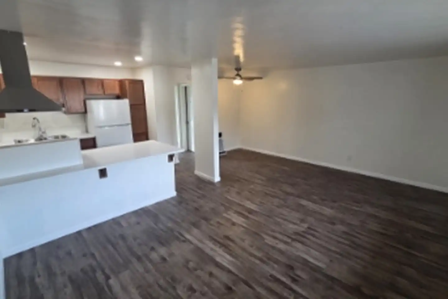 1304 Roxanne Dr photo 2