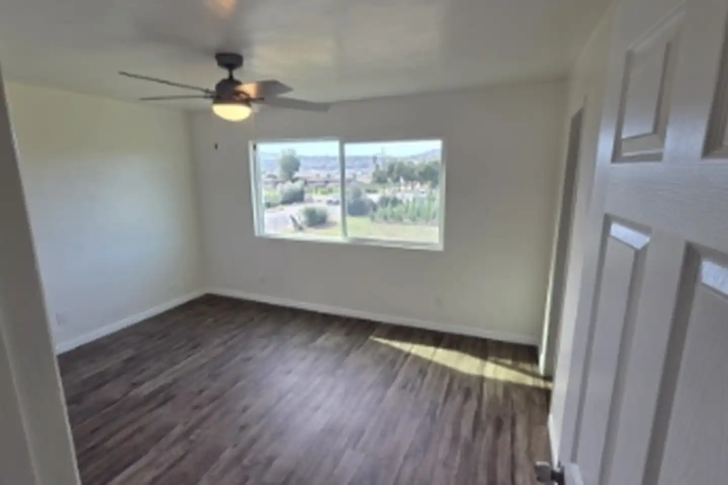 1304 Roxanne Dr photo 4