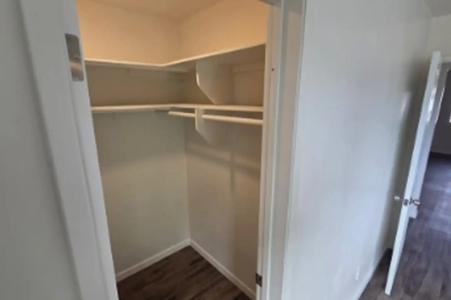 1304 Roxanne Dr photo 5