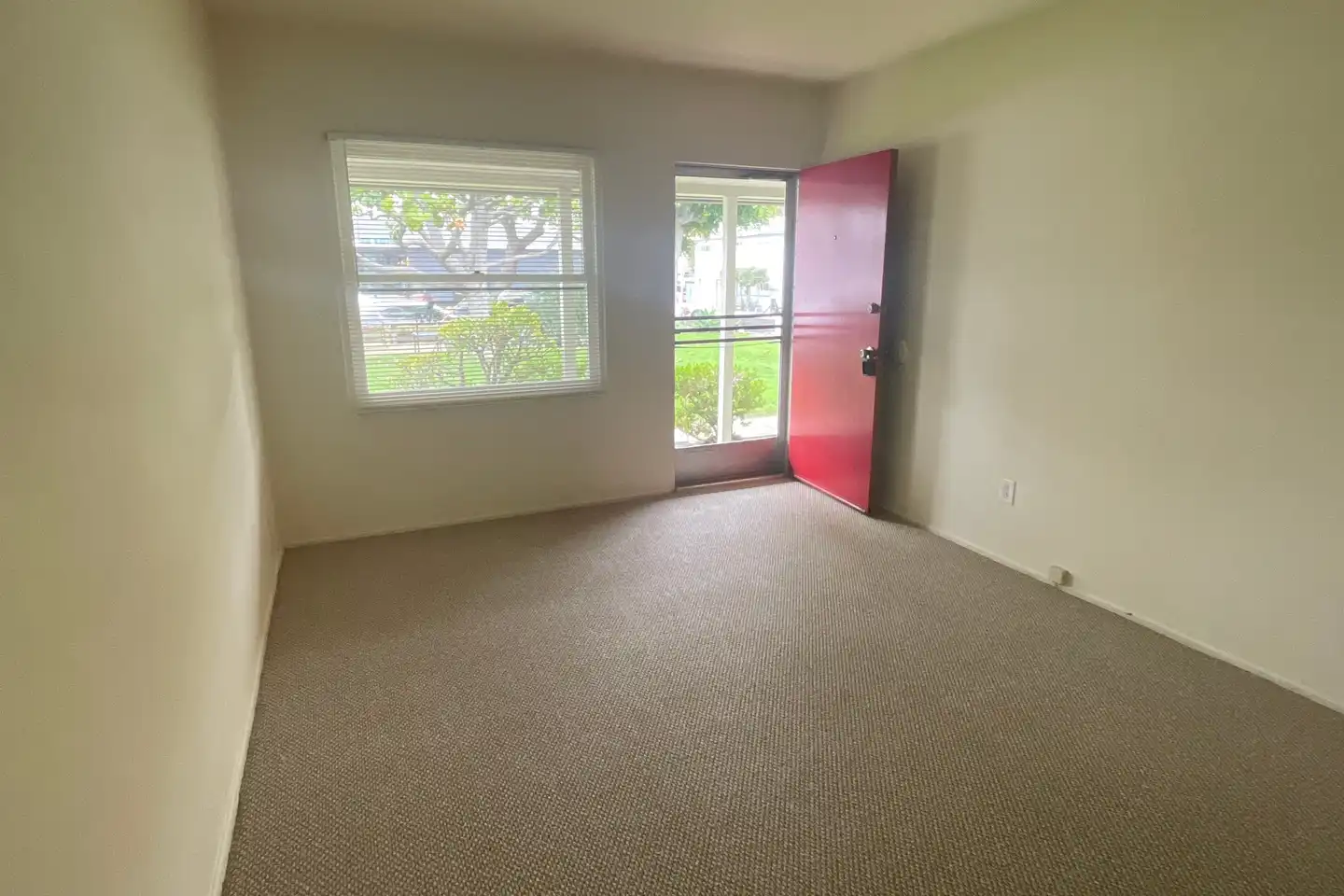 1673 Grand Ave photo 3