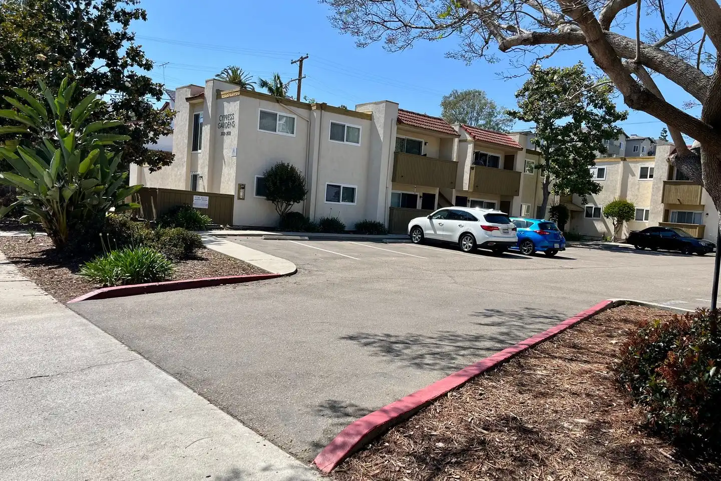 2030 Cypress Ave. unit 20