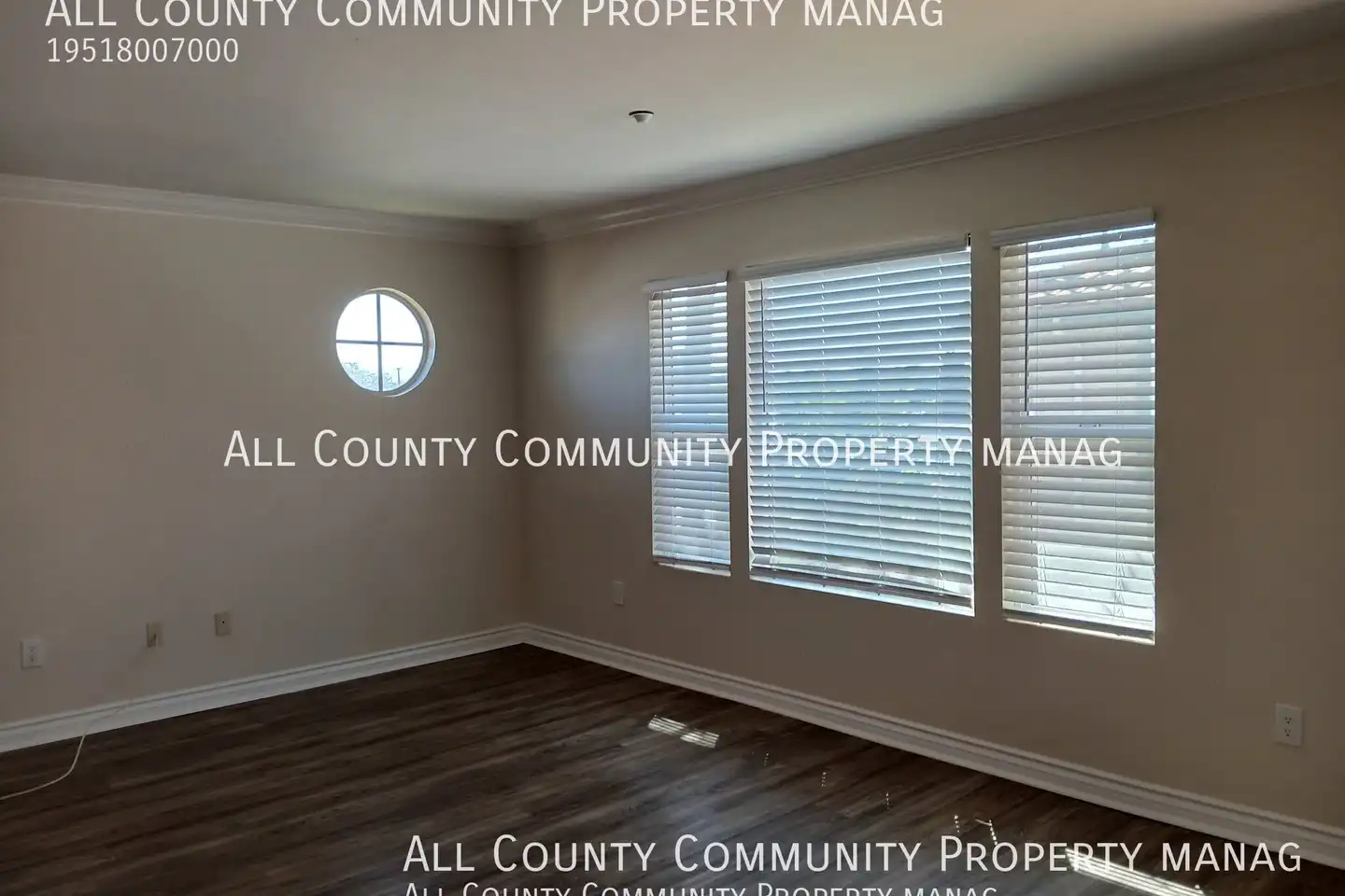 1132 N Broadway photo 2