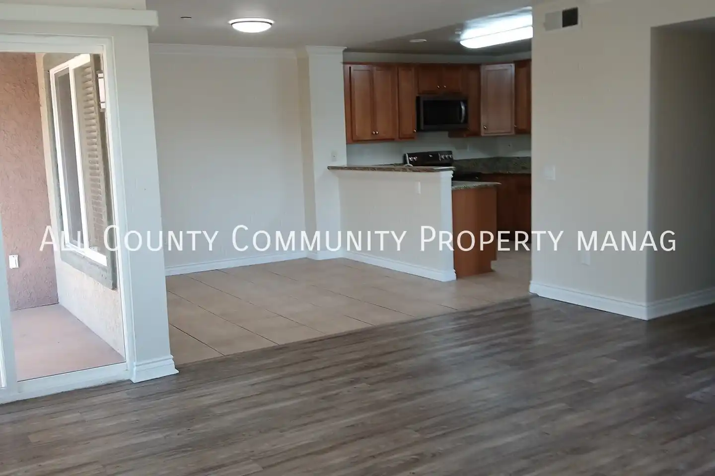 1132 N Broadway photo 4