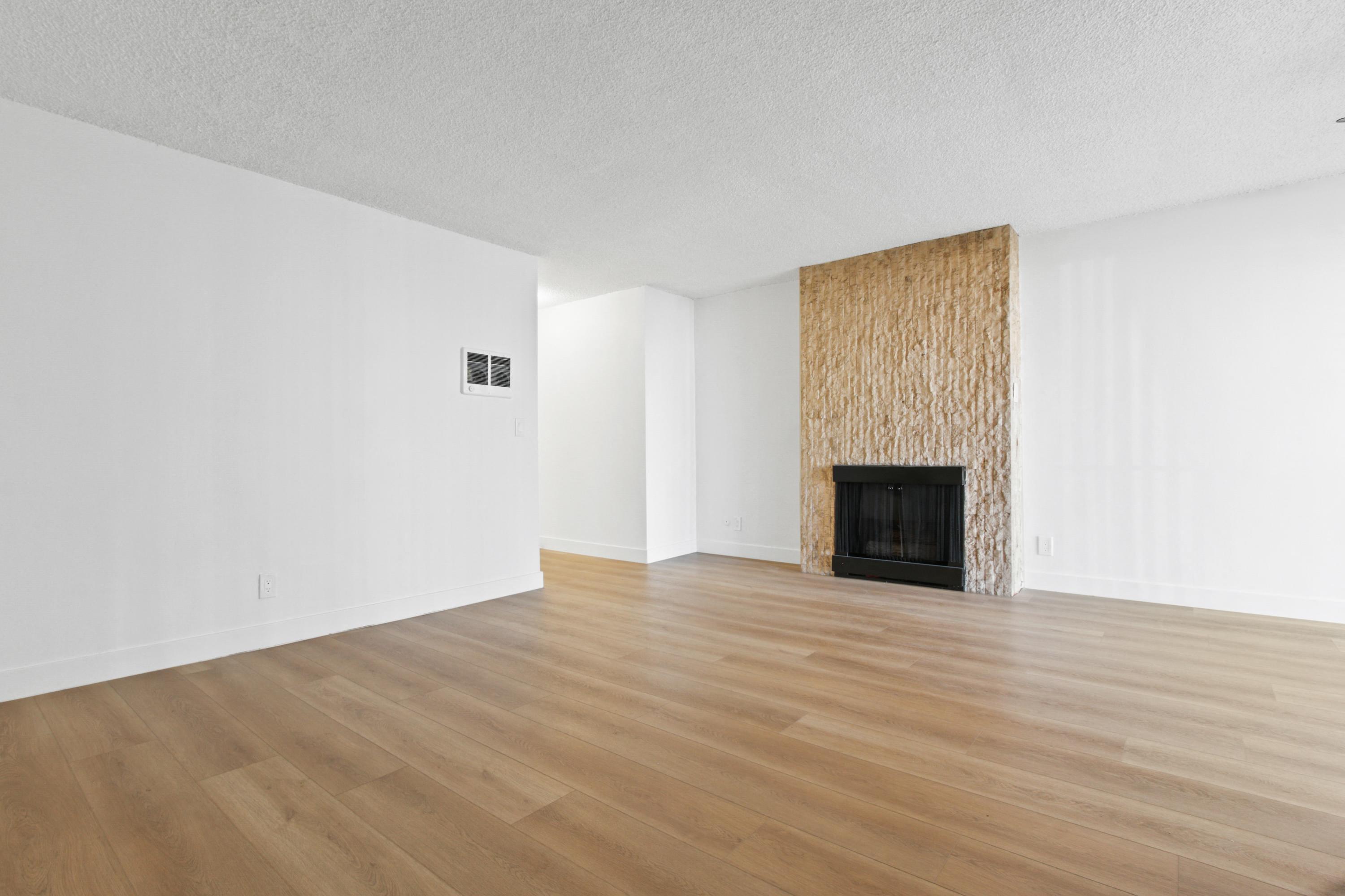 10310 Regent photo 4