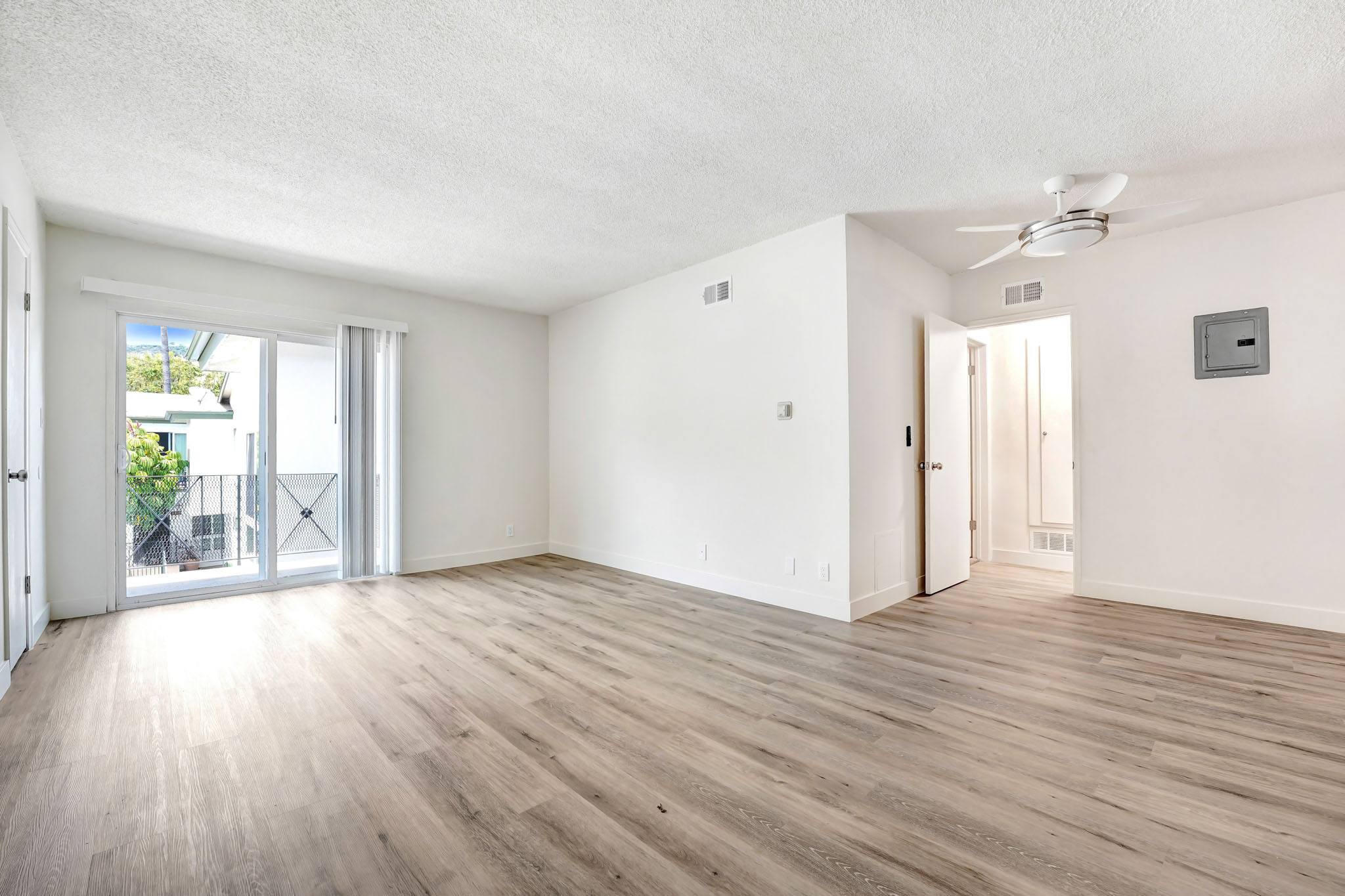 11700 Magnolia photo 5