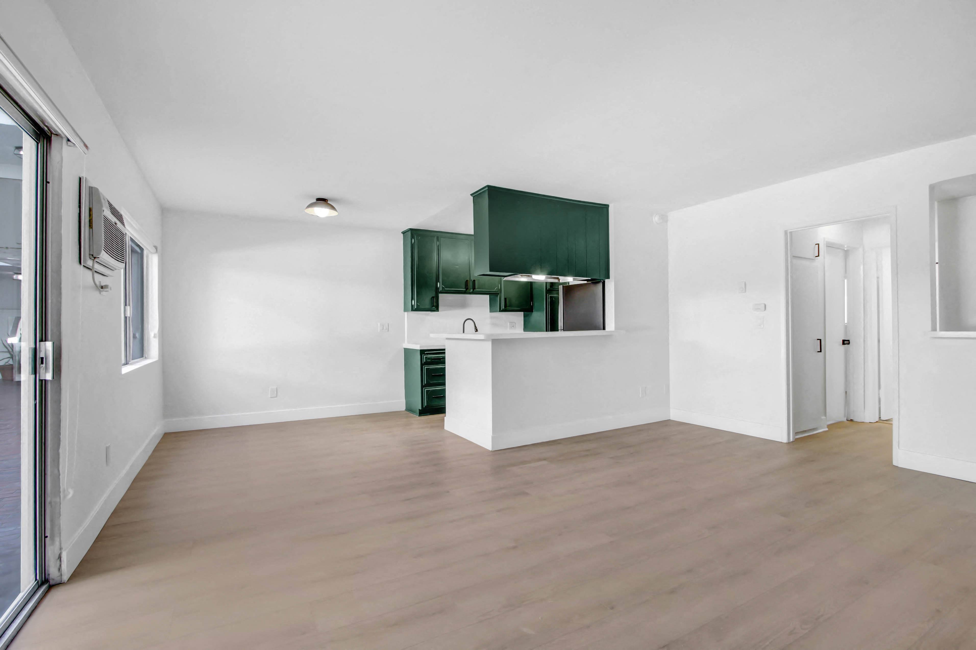 1333 N Martel photo 5
