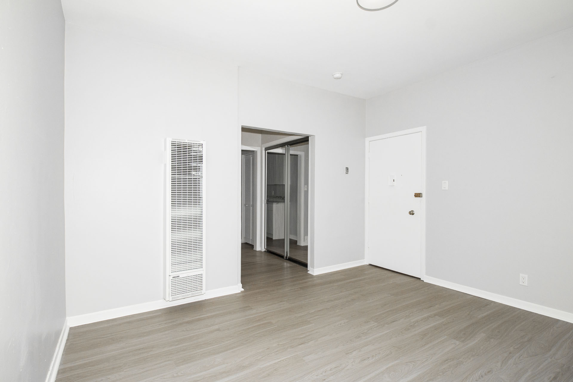 1424 VALENCIA Apartments photo 4