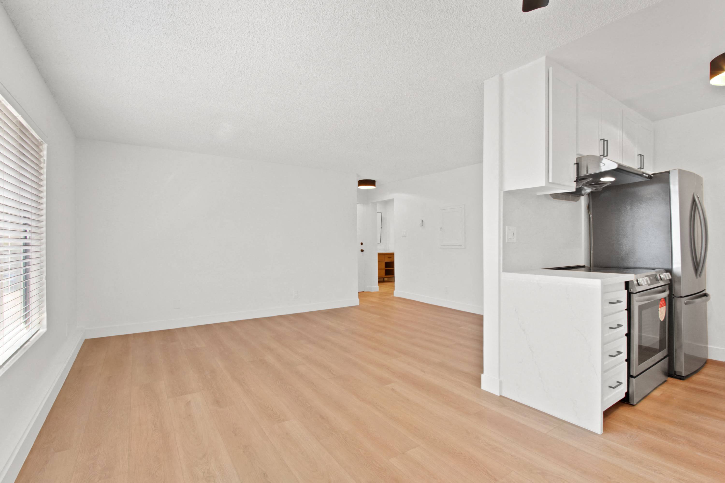 1525 Amherst photo 4