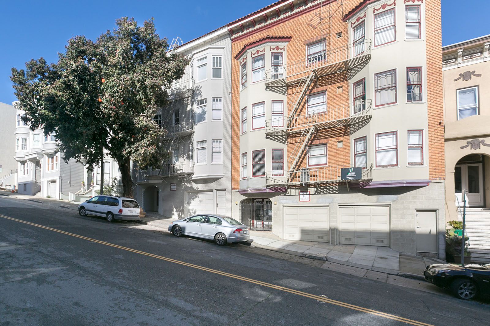 1760 GOLDEN GATE Apartments photo 2