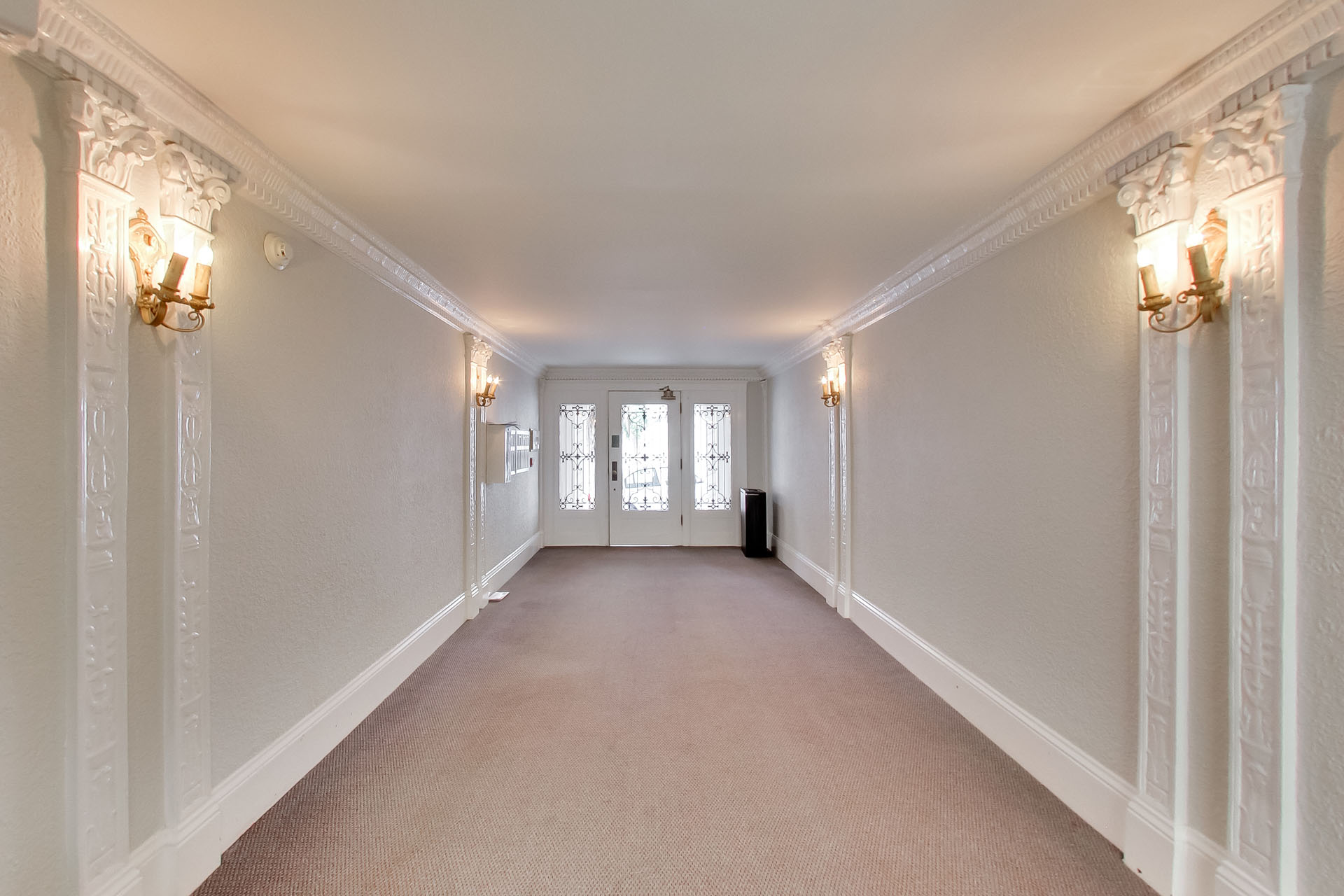 1760 GOLDEN GATE Apartments photo 3