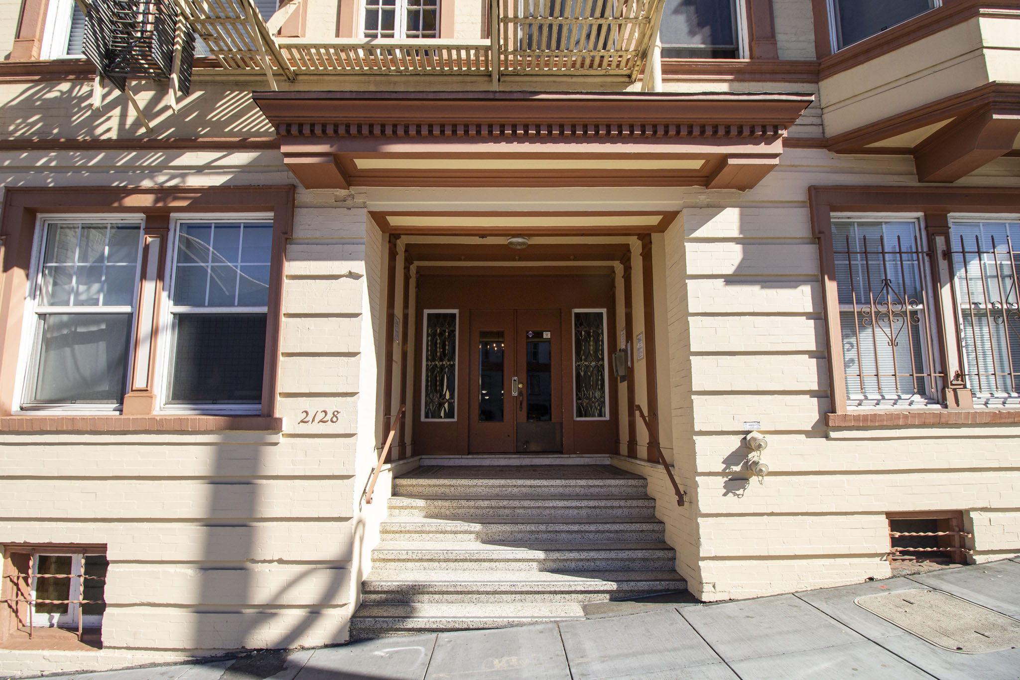 2128 VAN NESS Apartments photo 2