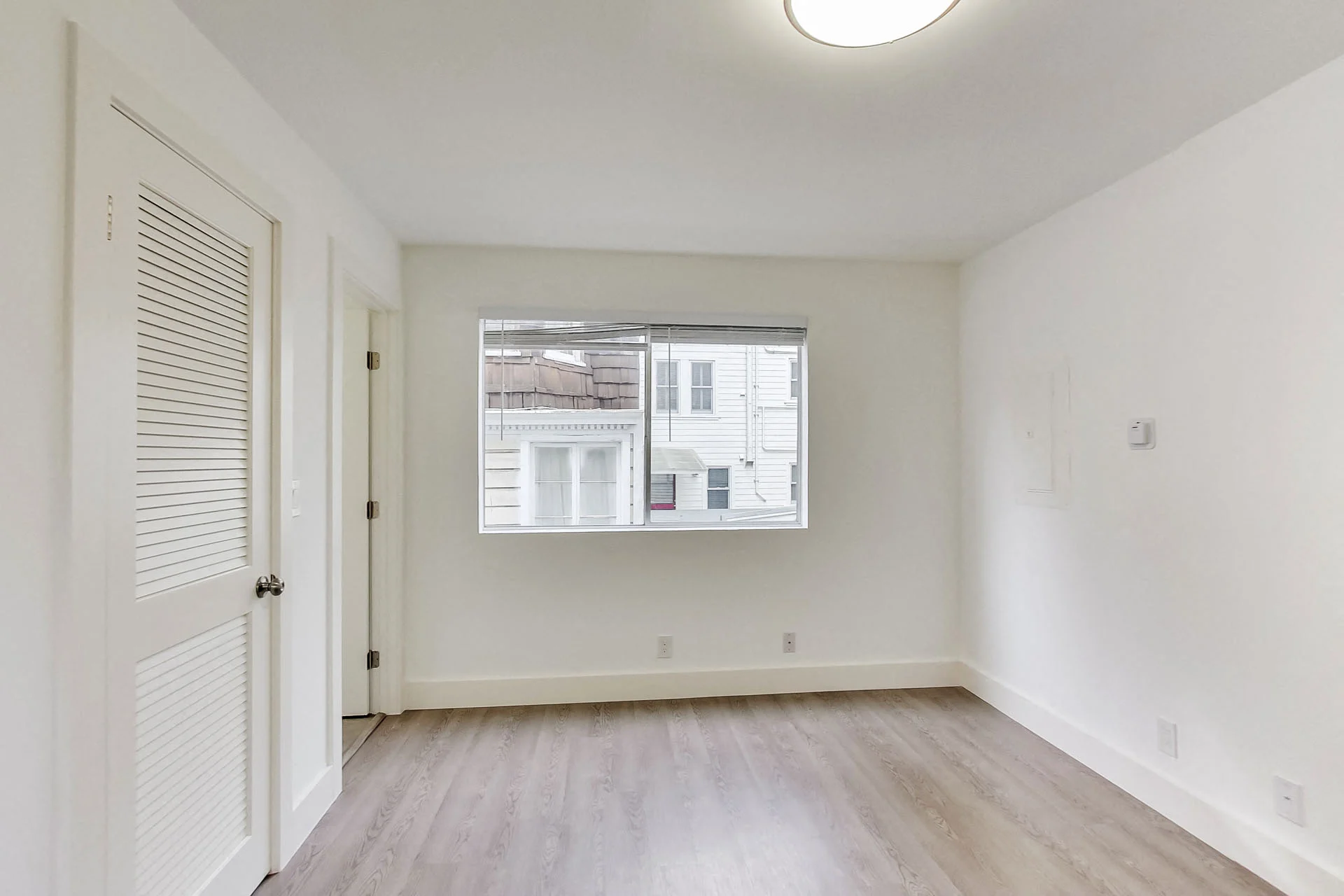 2240 Larkin photo 2