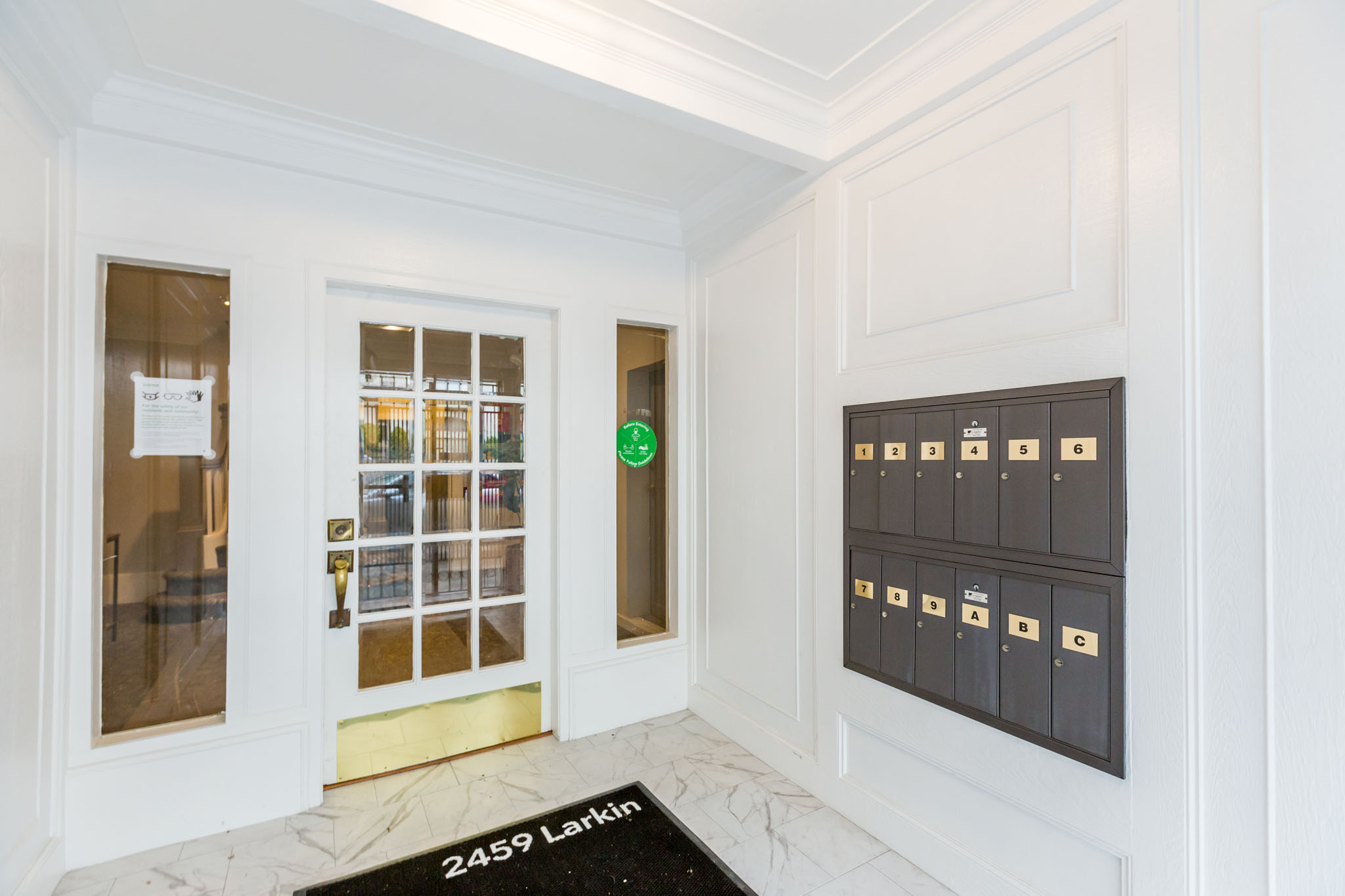 2459 Larkin photo 3
