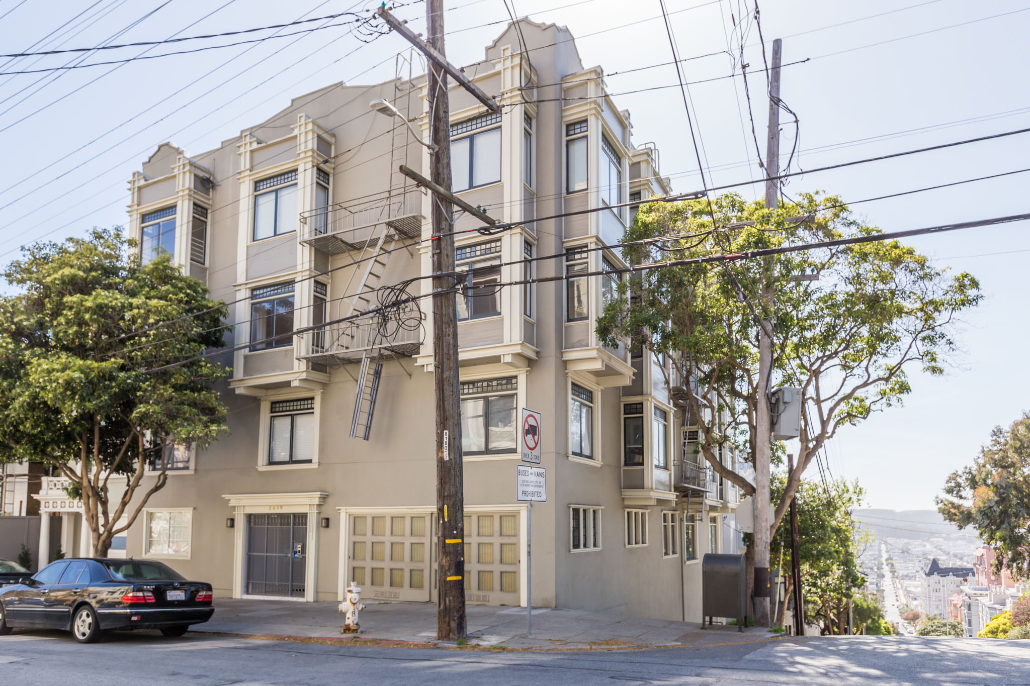 2459 Larkin photo 5