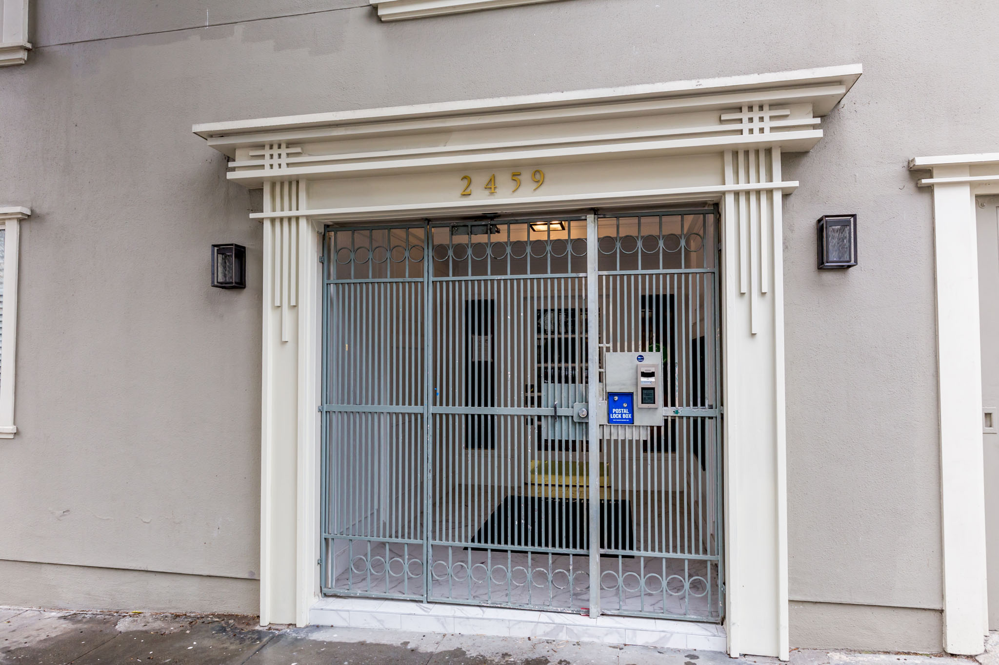 2459 Larkin photo 2