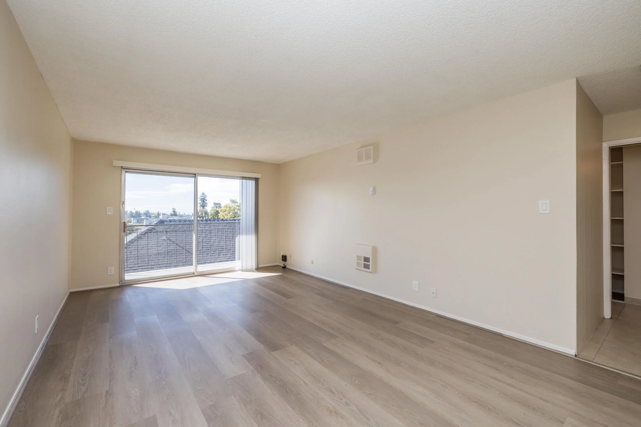 345 MACARTHUR Apartments photo 2