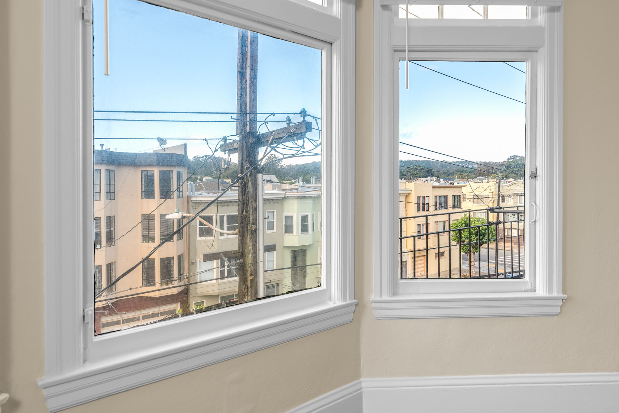 5431 CALIFORNIA Apartments photo 3