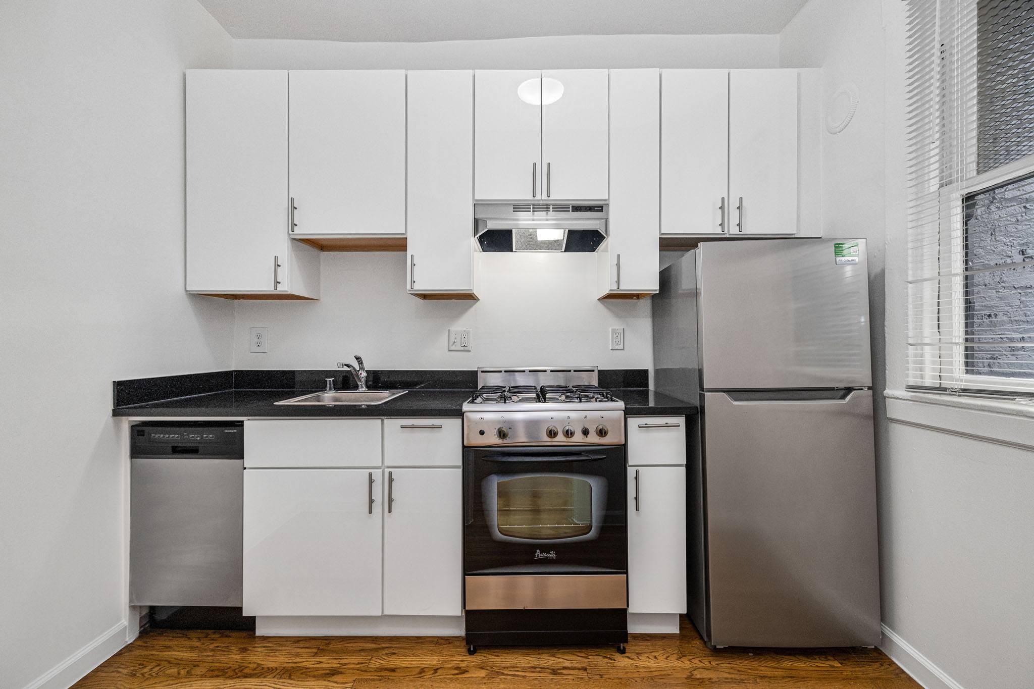 825 POST Apartments photo 4