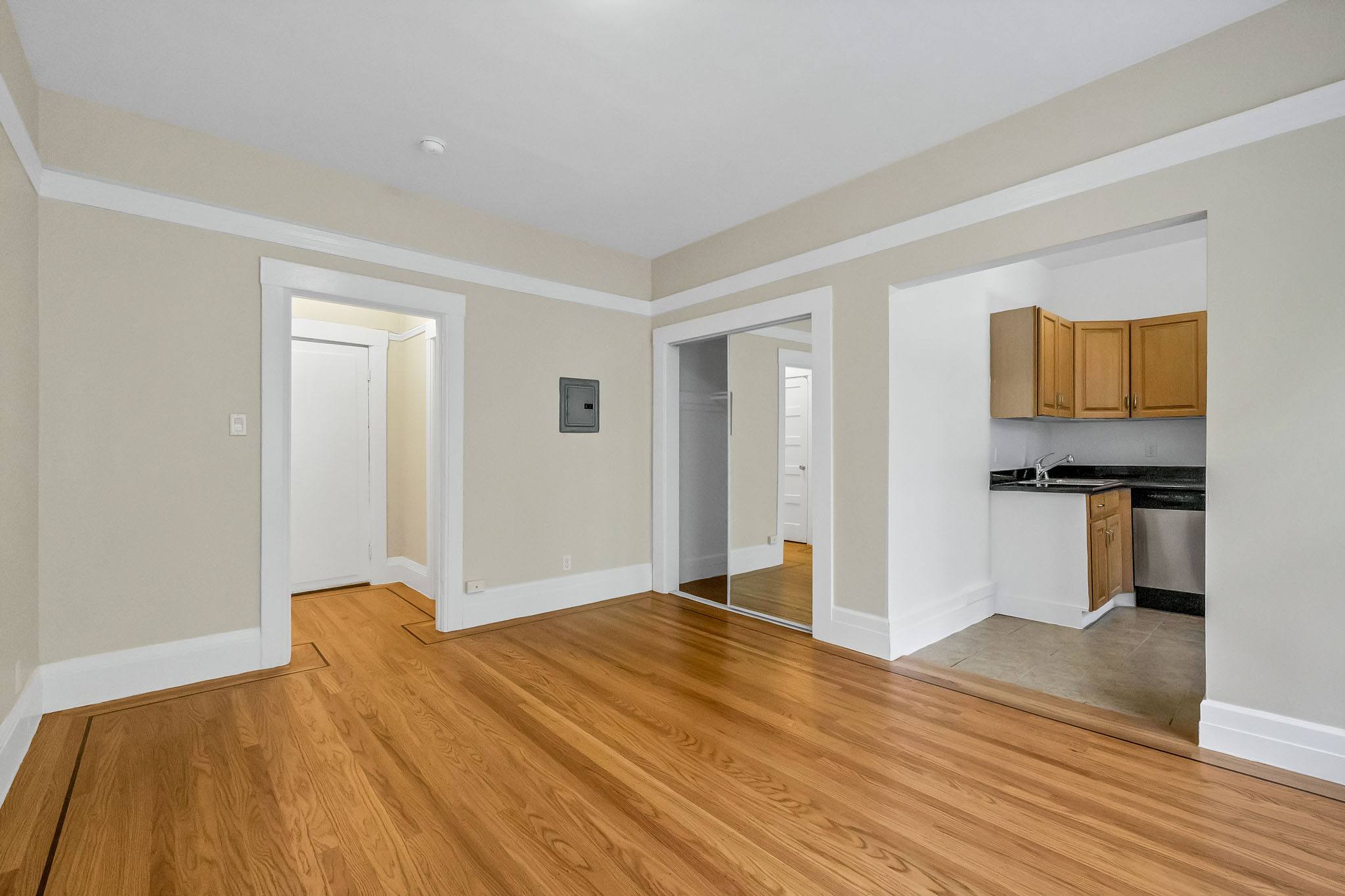 825 POST Apartments photo 3
