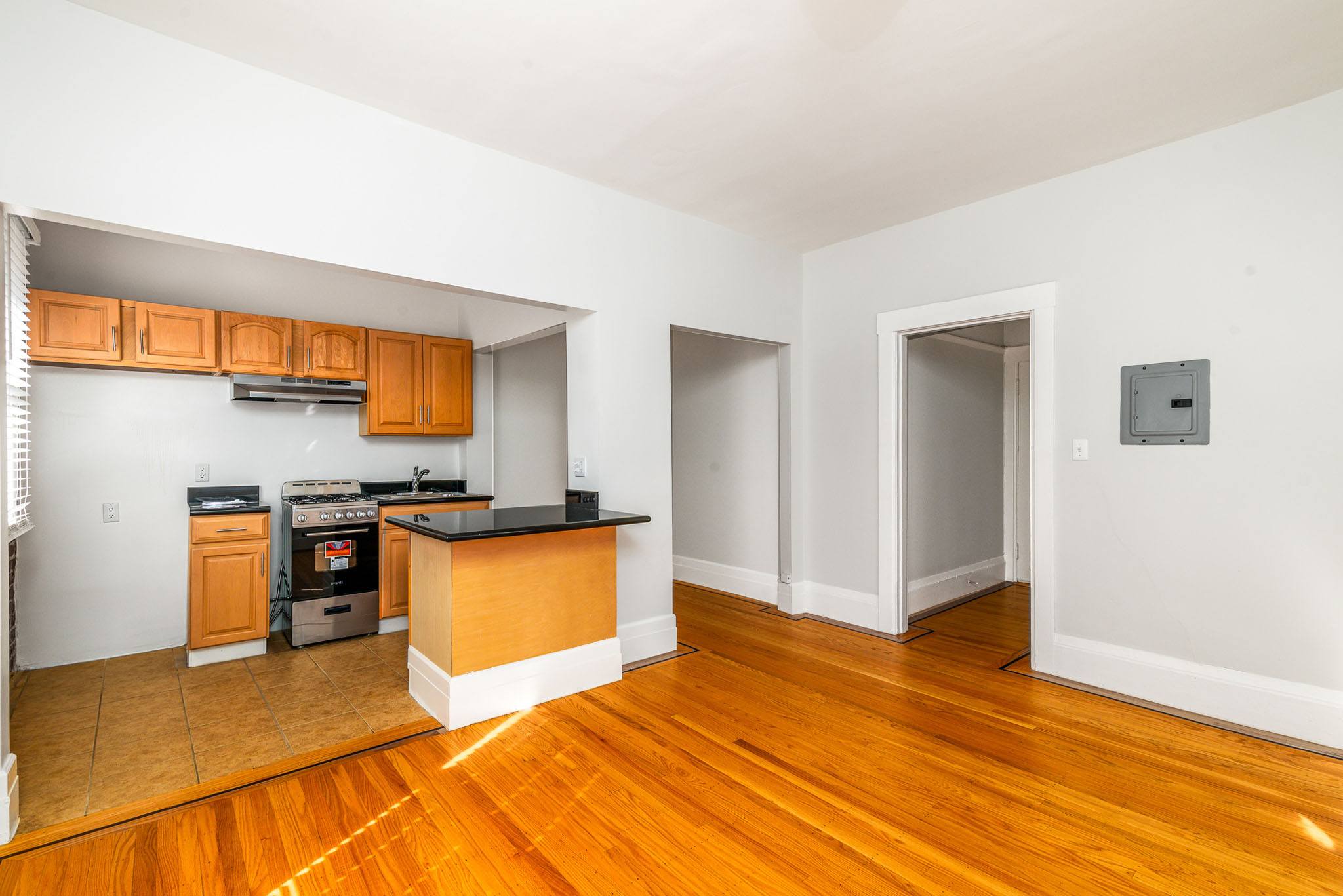 825 POST Apartments photo 2