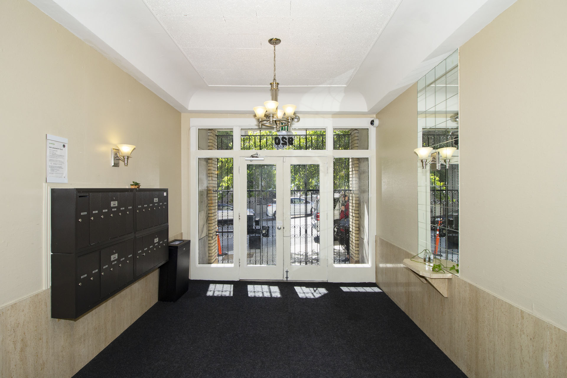 920 Leavenworth photo 4
