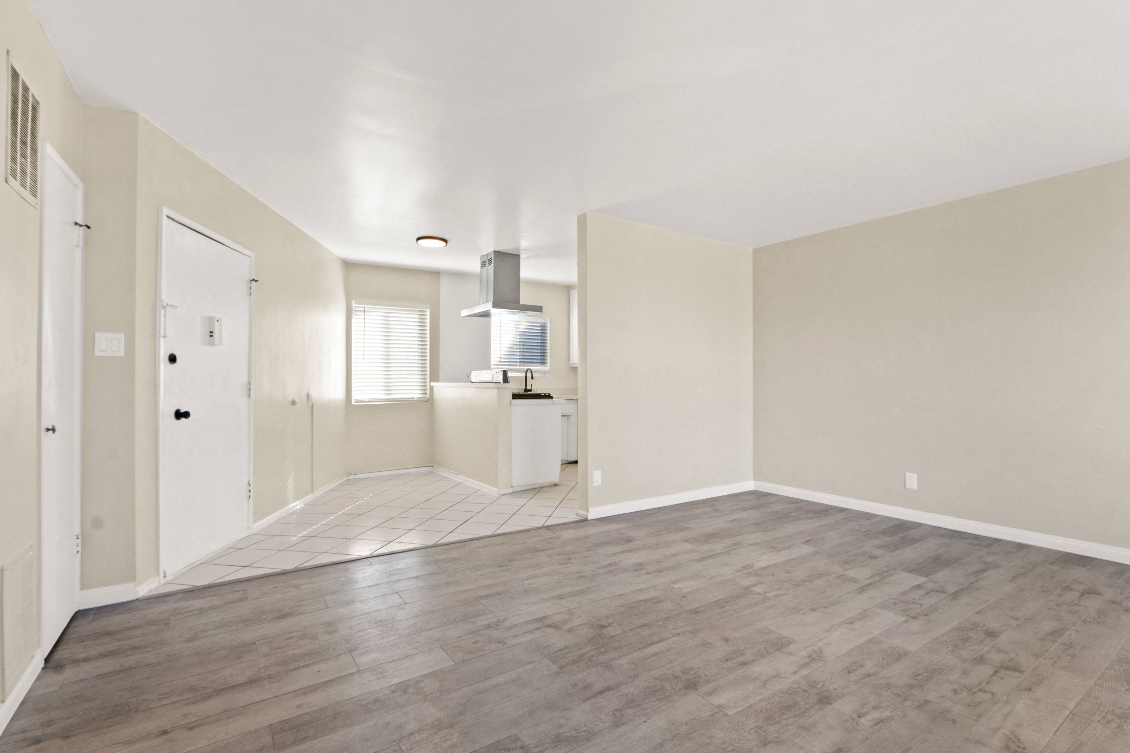 950 Venice photo 2