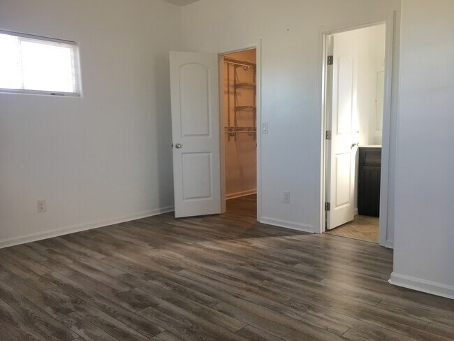 3058 Logan Ave San Diego, CA 92113 photo 4