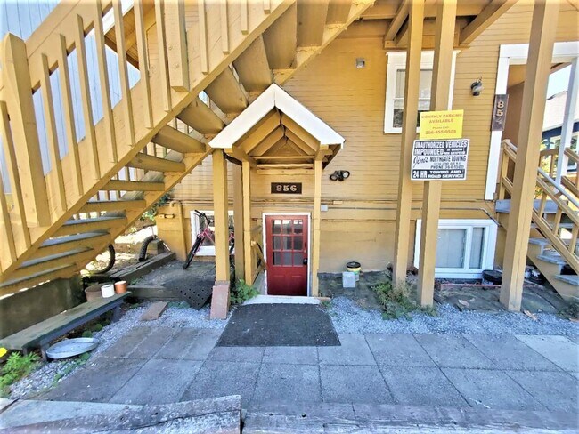 852 NE 57th St Seattle, WA 98105 photo 2