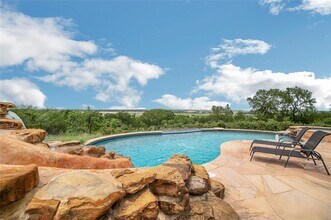 520 Double Eagle Rnch Dr Cedar Creek, TX 78612 photo 4