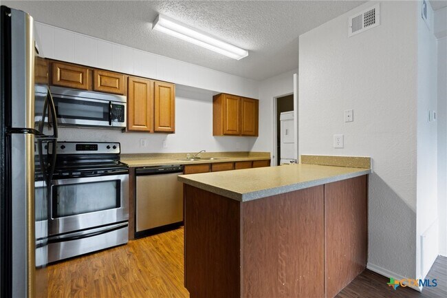 205 Craddock Ave San Marcos, TX 78666 photo 4