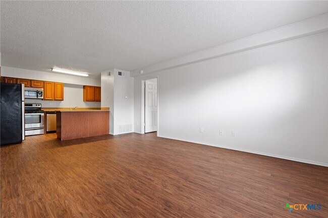 205 Craddock Ave San Marcos, TX 78666 photo 3