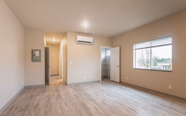 Lake Grove Apartments photo 5