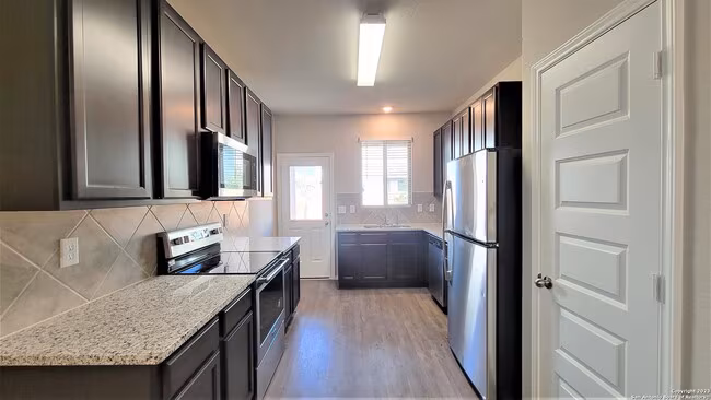 10522 Green Rock Dr San Antonio, TX 78223 photo 4