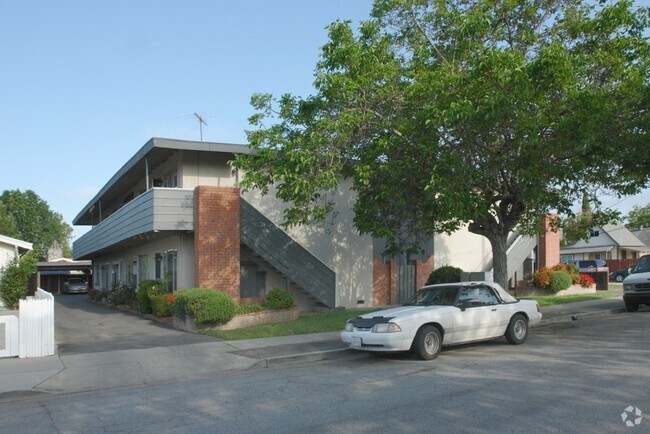 0146 - Clifton Ave 389 photo 2