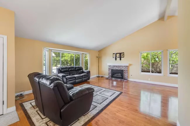 208 Crestview Dr San Carlos, CA 94070 photo 5