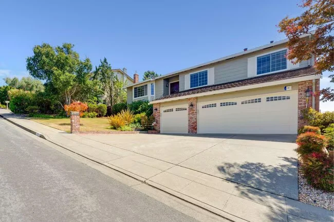 208 Crestview Dr San Carlos, CA 94070 photo 2