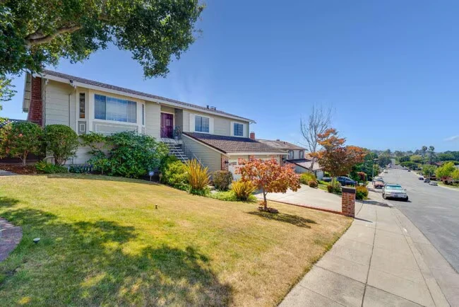 208 Crestview Dr San Carlos, CA 94070 photo 3