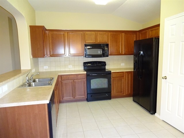 631 Tom Kemp Dr New Braunfels, TX 78130 photo 2