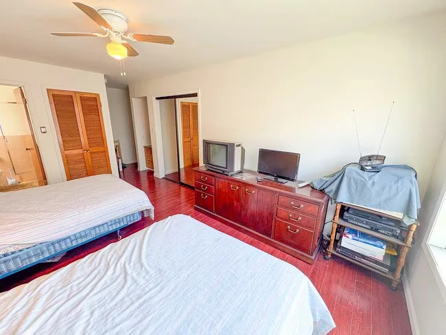 639 Broadway San Francisco, CA 94133 photo 3