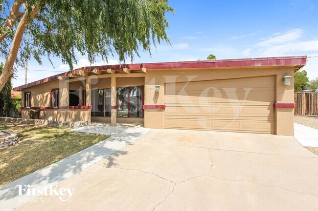 2028 W Schell Dr Phoenix, AZ 85023 photo 4