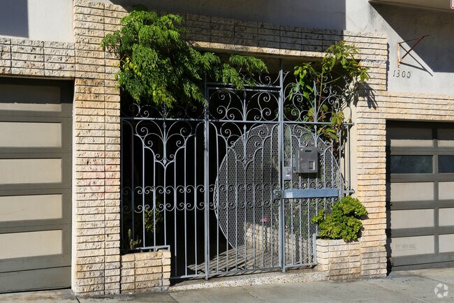 1300 Irving Street, San Francisco, CA 94122 photo 3