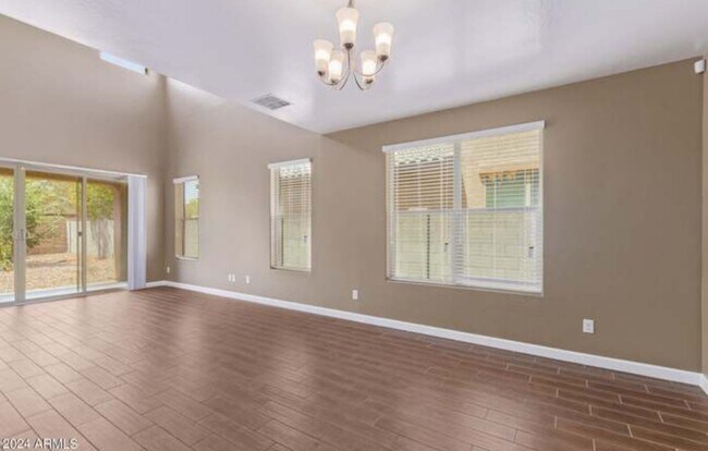 4 BEDROOM IN VISTANCIA photo 3