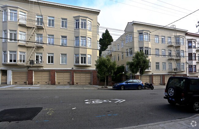 1538 Green St photo 3